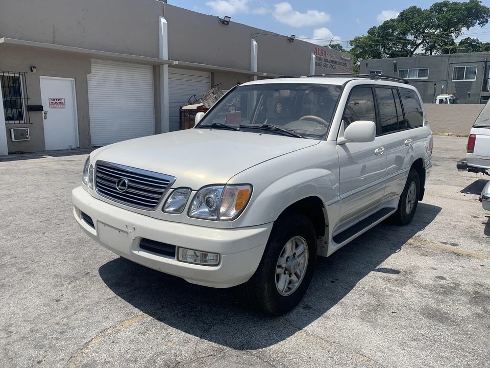 2000 Lexus LX 2nd Gen - Image 15 of 31