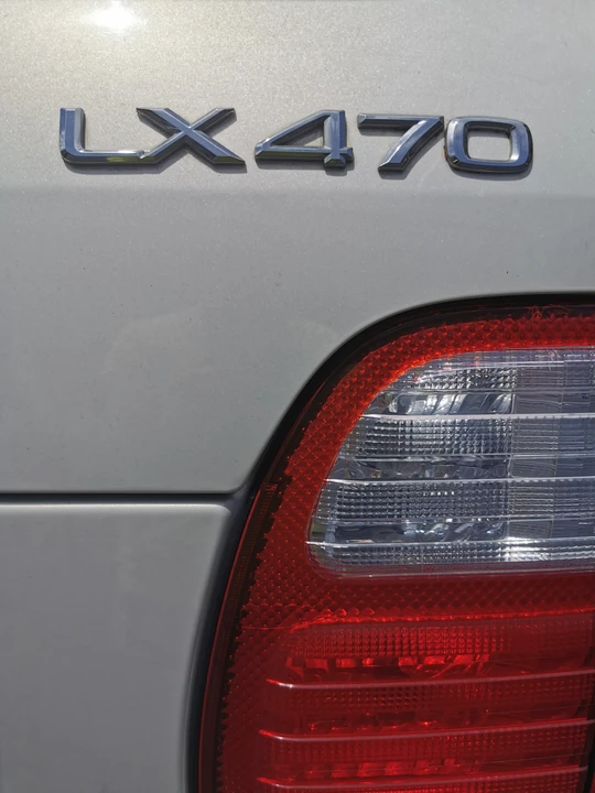 2000 Lexus LX 2nd Gen - Image 25 of 31