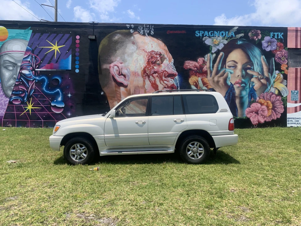 2000 Lexus LX 2nd Gen - Image 11 of 31