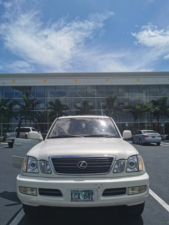 2000 Lexus LX 2nd Gen - Image 6 of 31