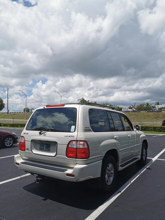 2000 Lexus LX 2nd Gen - Image 15 of 31