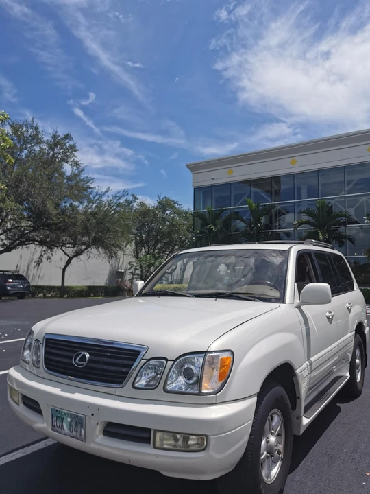 2000 Lexus LX 2nd Gen - Image 8 of 31