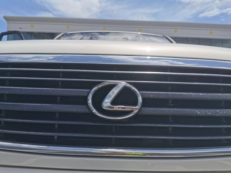 2000 Lexus LX 2nd Gen - Image 22 of 31