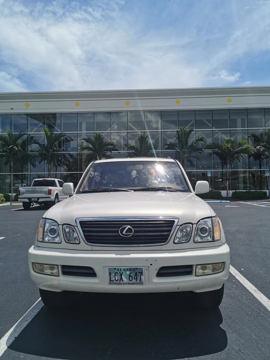 2000 Lexus LX 2nd Gen - Image 7 of 31