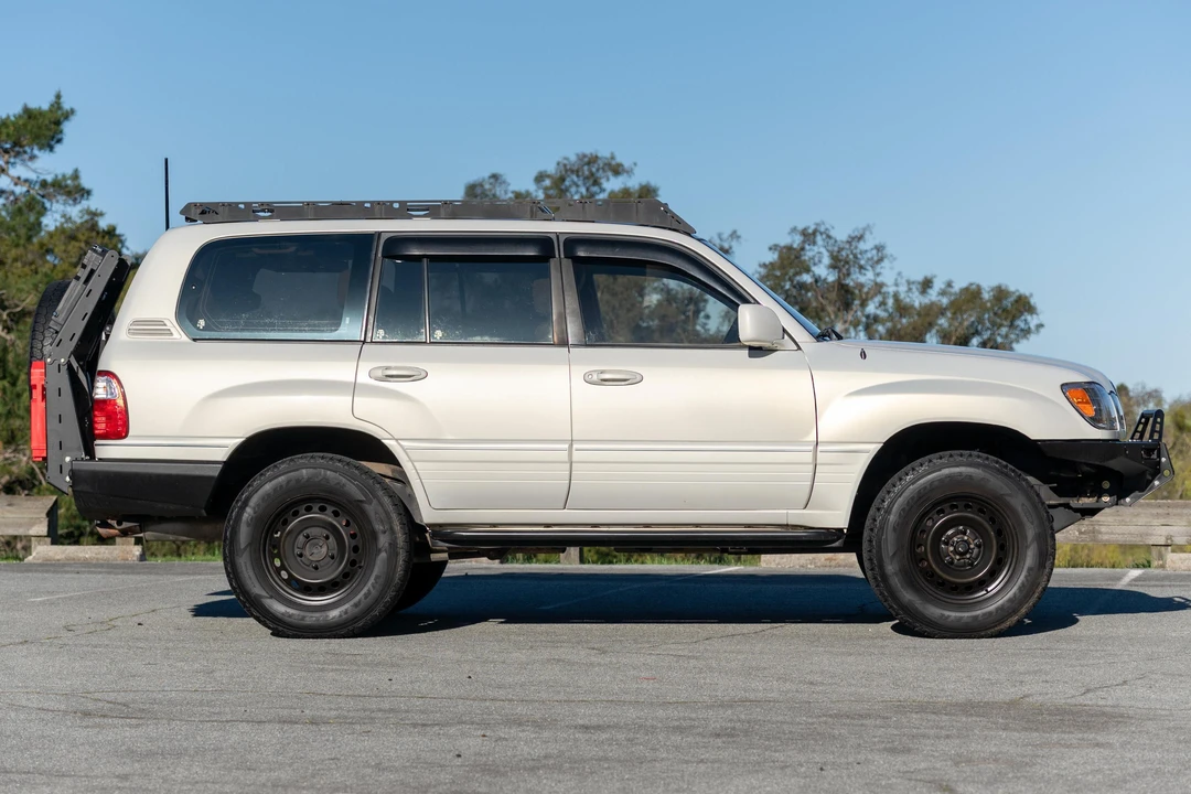 2000 Lexus LX 2nd Gen - Image 3 of 31