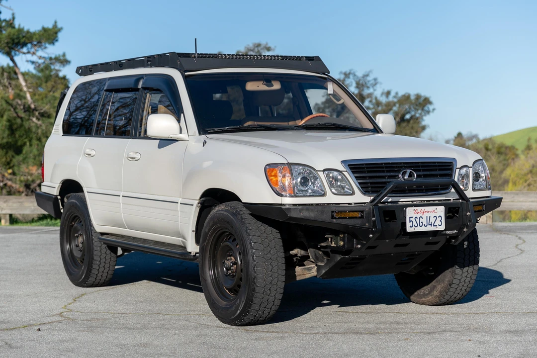 2000 Lexus LX 2nd Gen - Image 9 of 31