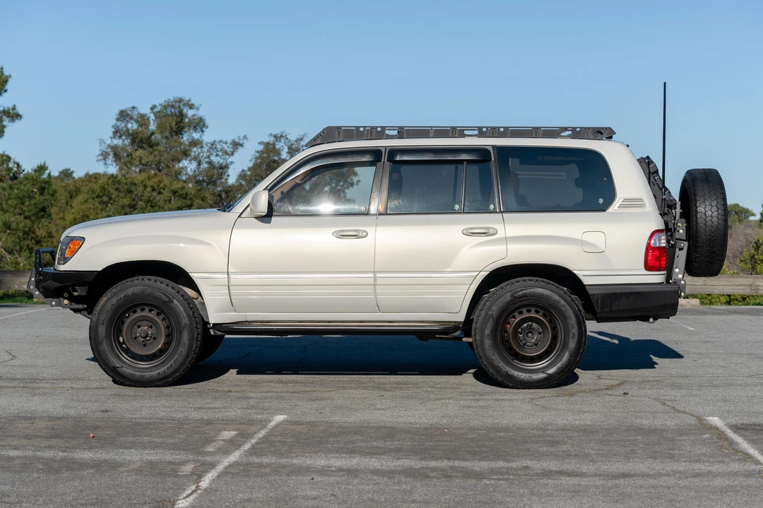 2000 Lexus LX 2nd Gen - Image 7 of 31