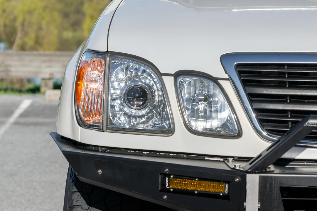 2000 Lexus LX 2nd Gen - Image 10 of 31