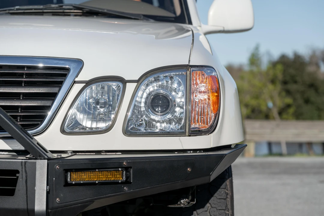 2000 Lexus LX 2nd Gen - Image 17 of 31