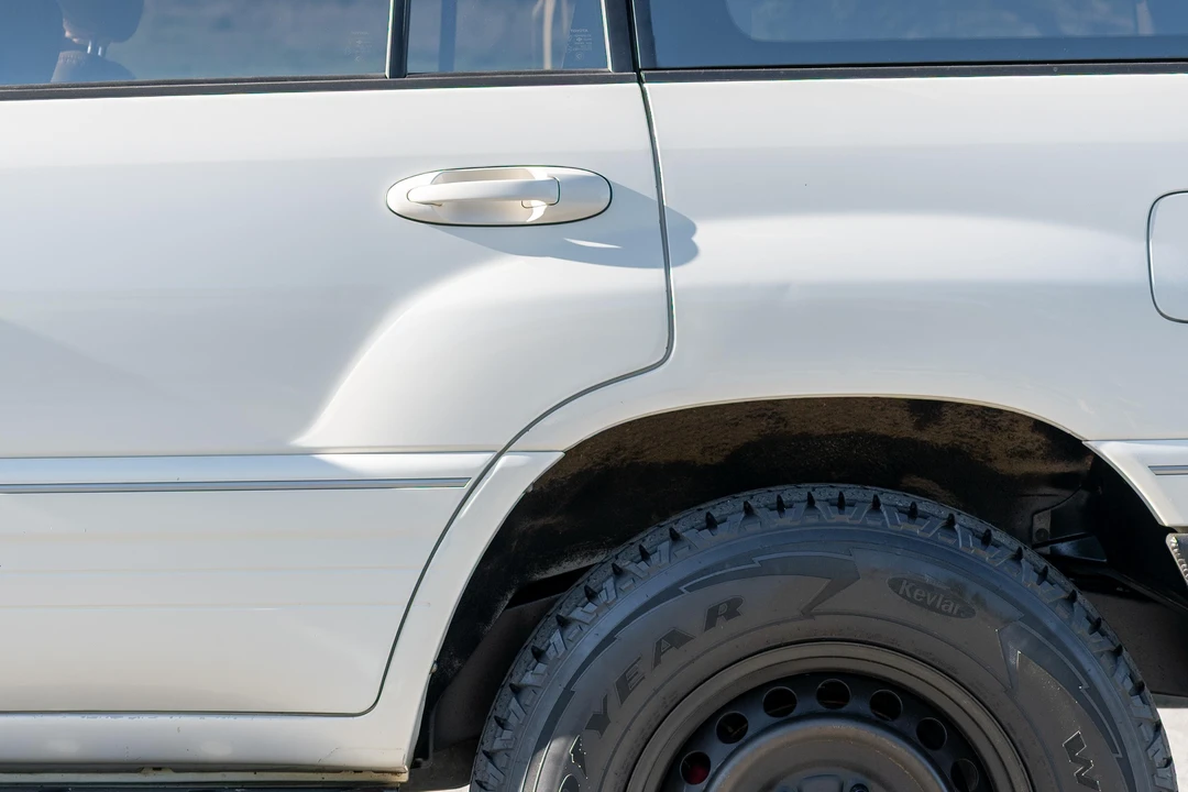 2000 Lexus LX 2nd Gen - Image 22 of 31