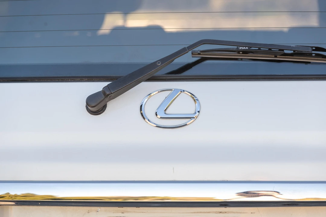 2000 Lexus LX 2nd Gen - Image 31 of 31