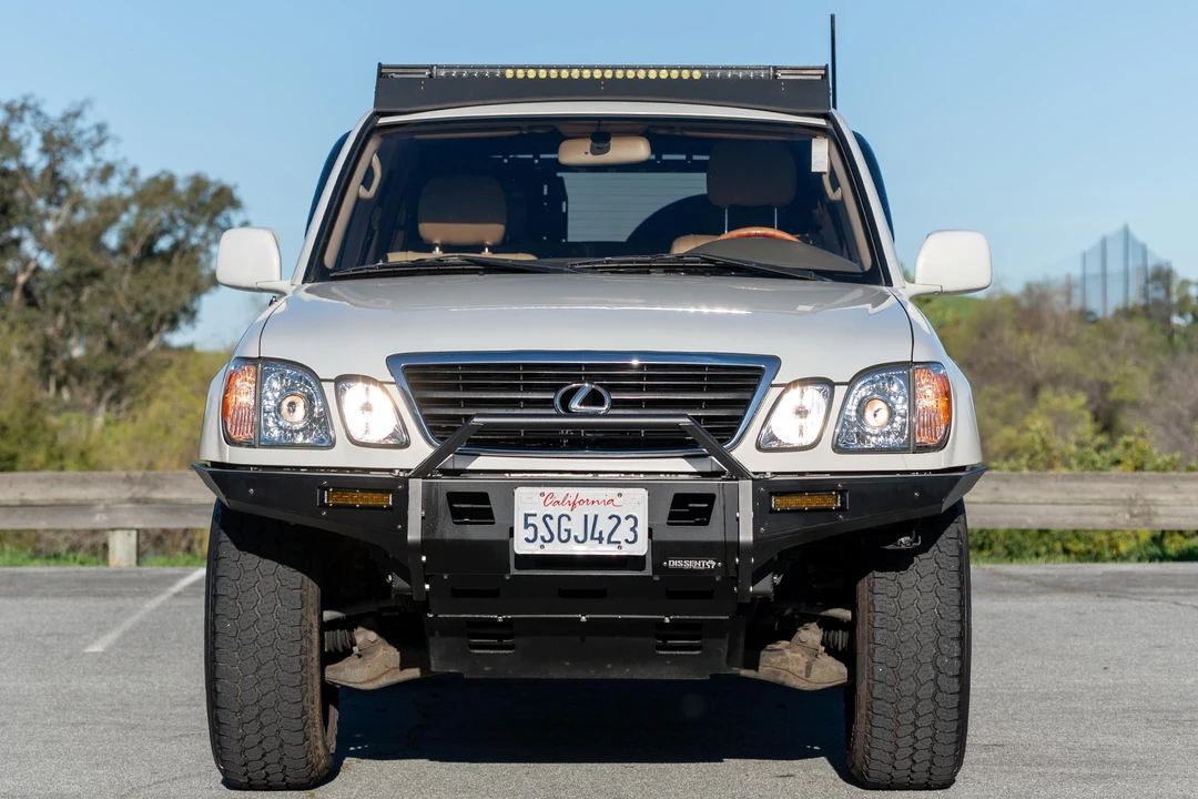 2000 Lexus LX 2nd Gen - Image 2 of 31