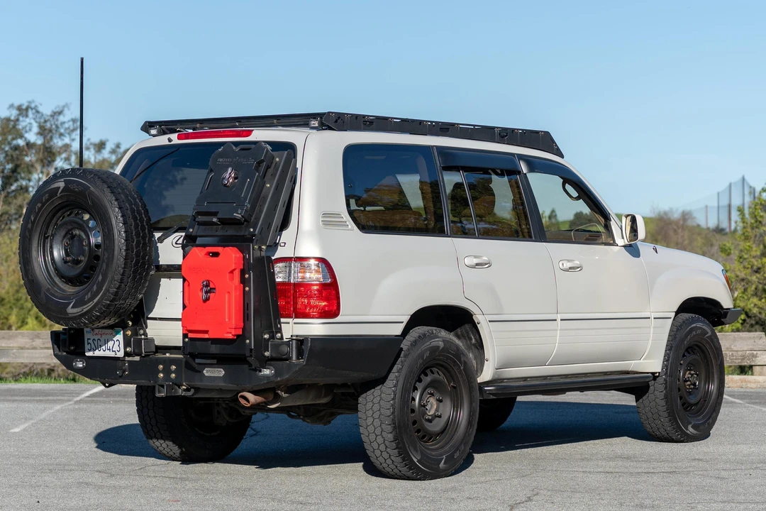 2000 Lexus LX 2nd Gen - Image 4 of 31
