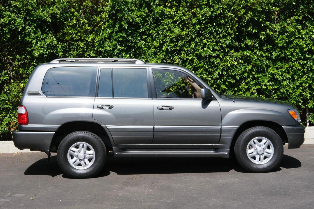 2000 Lexus LX 2nd Gen - Image 4 of 31