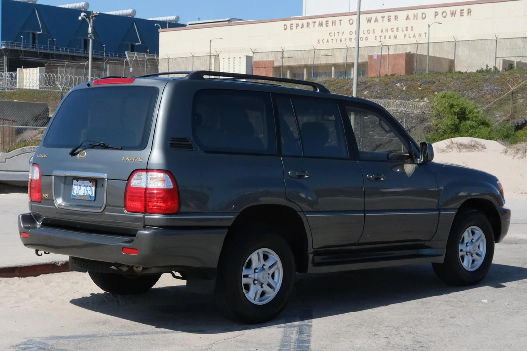 2000 Lexus LX 2nd Gen - Image 5 of 31