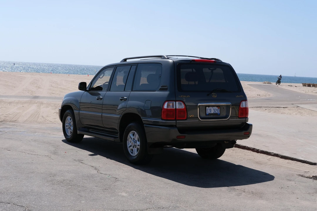 2000 Lexus LX 2nd Gen - Image 8 of 31