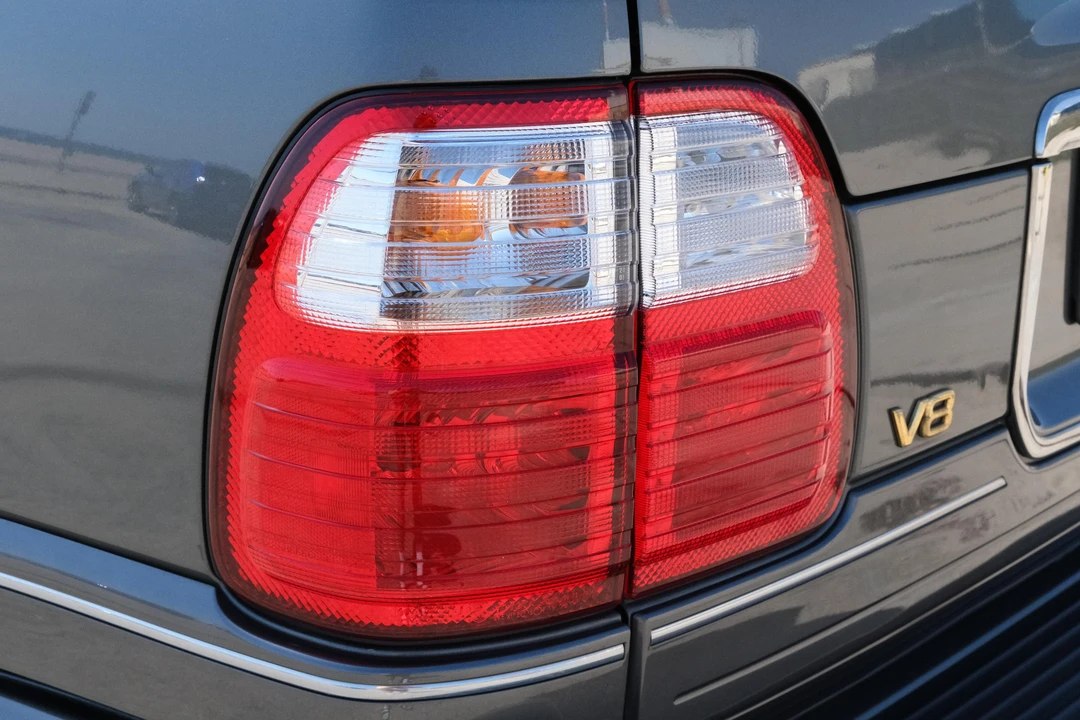 2000 Lexus LX 2nd Gen - Image 31 of 31