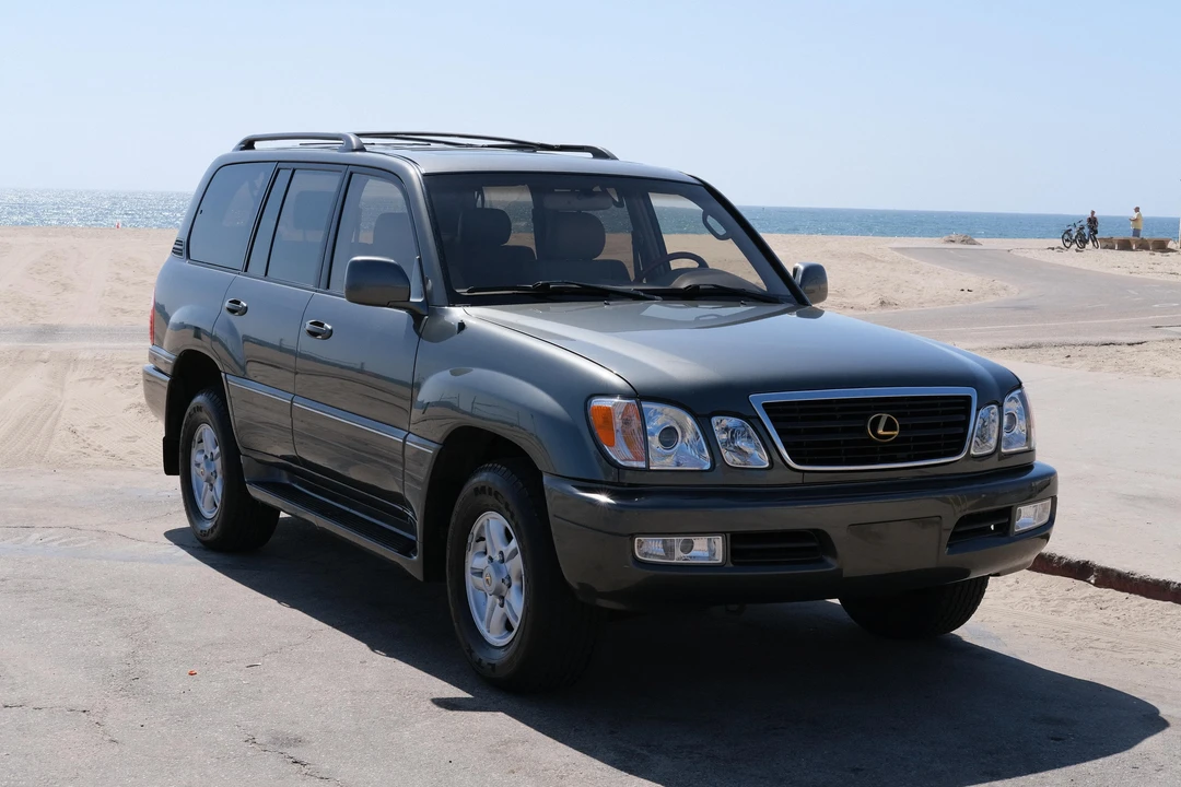2000 Lexus LX 2nd Gen - Image 10 of 31