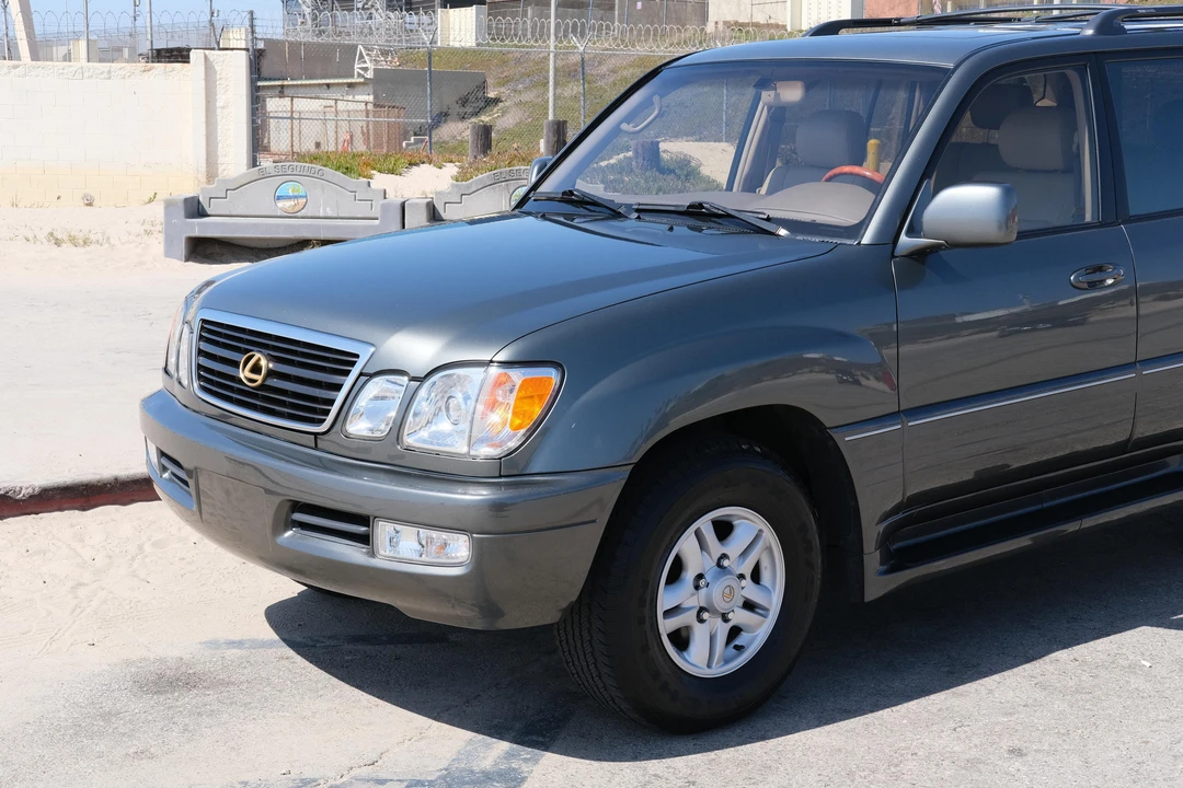 2000 Lexus LX 2nd Gen - Image 19 of 31