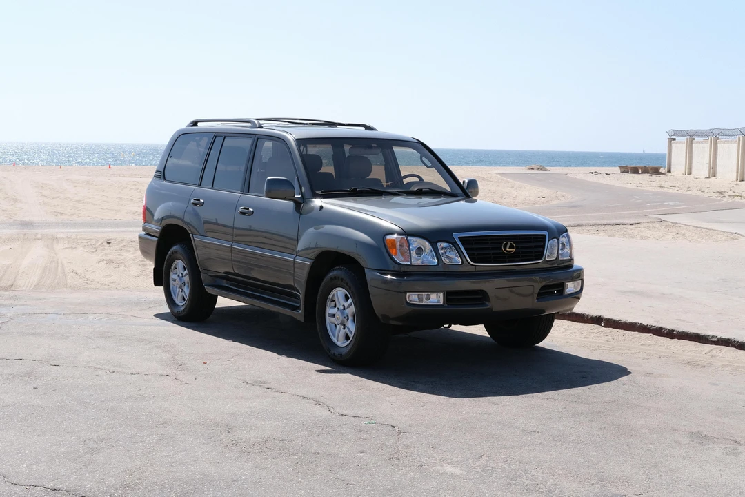 2000 Lexus LX 2nd Gen - Image 9 of 31