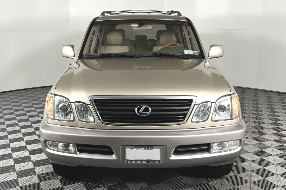 2000 Lexus LX 2nd Gen - Image 2 of 31