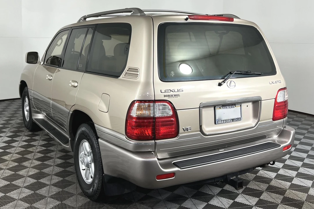 2000 Lexus LX 2nd Gen - Image 4 of 31