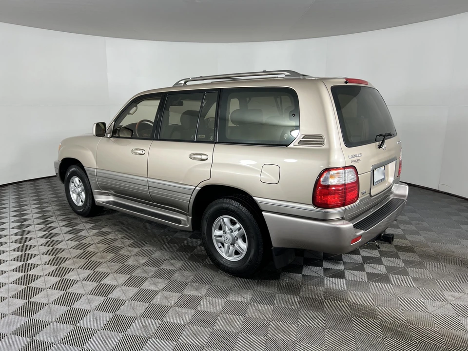 2000 Lexus LX 2nd Gen - Image 11 of 31