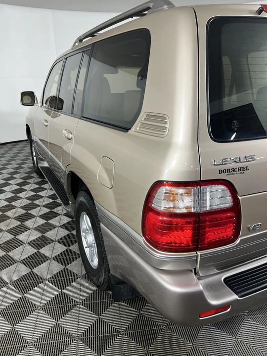2000 Lexus LX 2nd Gen - Image 31 of 31
