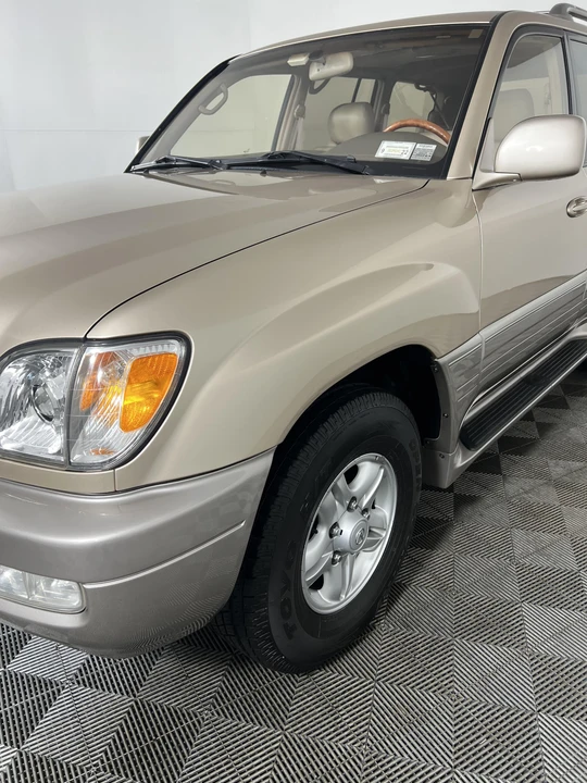 2000 Lexus LX 2nd Gen - Image 30 of 31