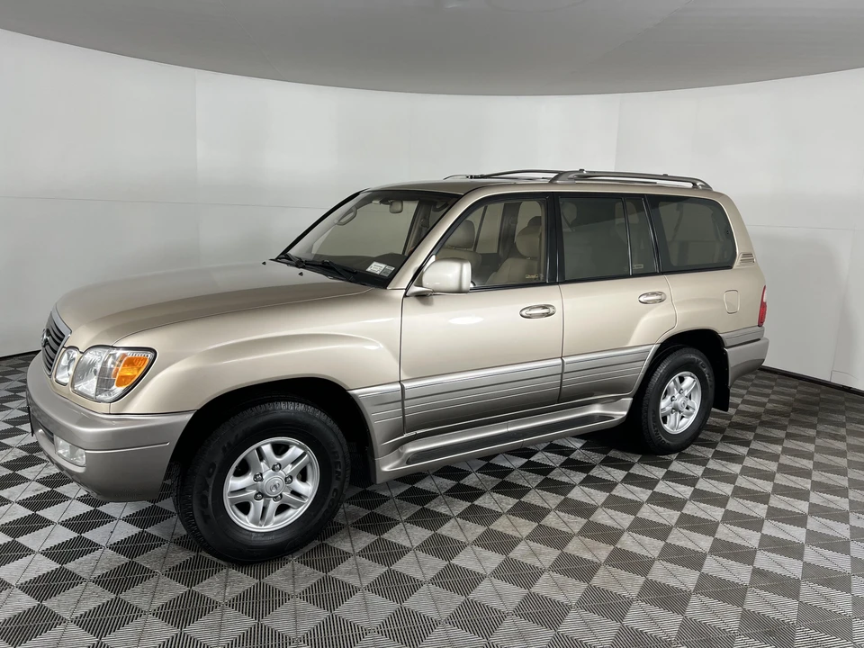 2000 Lexus LX 2nd Gen - Image 8 of 31