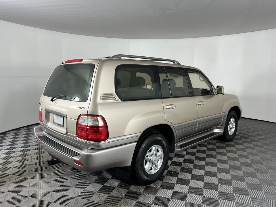 2000 Lexus LX 2nd Gen - Image 17 of 31