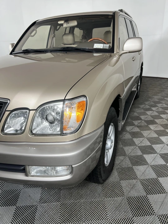 2000 Lexus LX 2nd Gen - Image 29 of 31