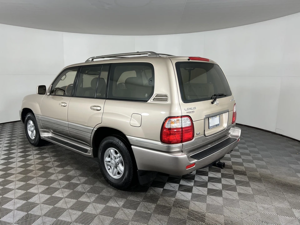 2000 Lexus LX 2nd Gen - Image 13 of 31