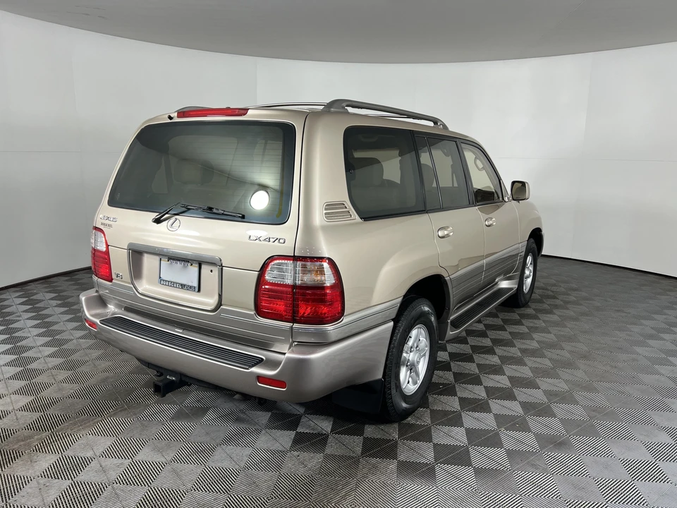 2000 Lexus LX 2nd Gen - Image 16 of 31