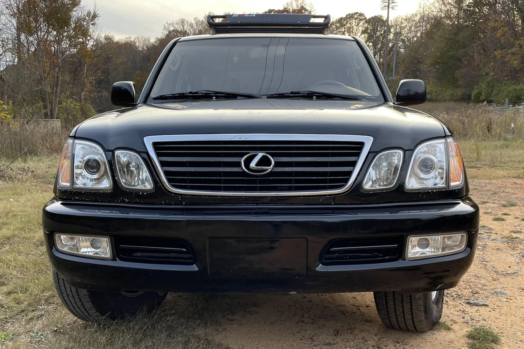 2000 Lexus LX 2nd Gen - Image 2 of 31