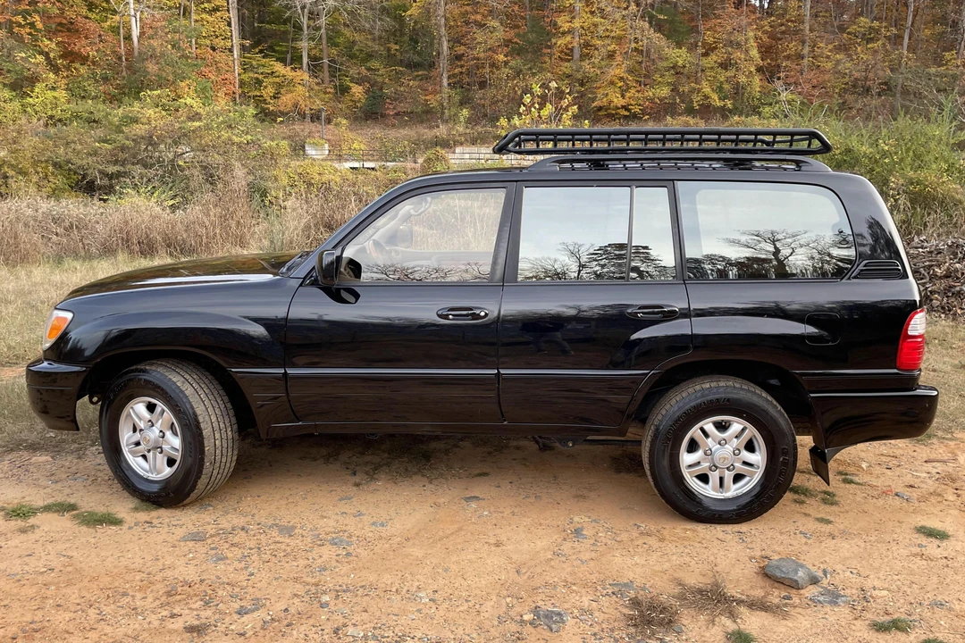 2000 Lexus LX 2nd Gen - Image 3 of 31