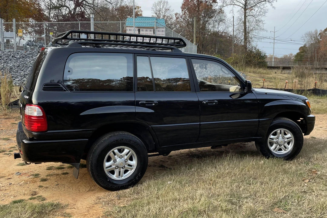 2000 Lexus LX 2nd Gen - Image 4 of 31