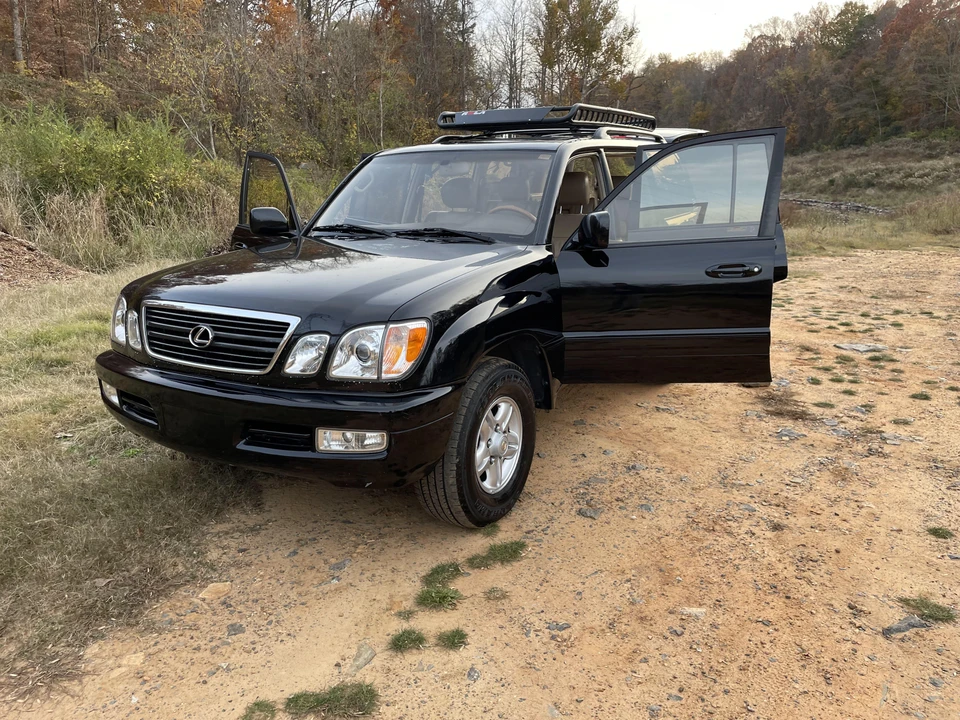2000 Lexus LX 2nd Gen - Image 27 of 31