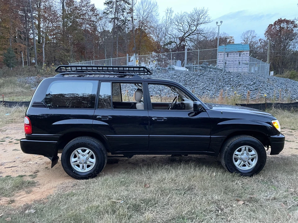 2000 Lexus LX 2nd Gen - Image 23 of 31