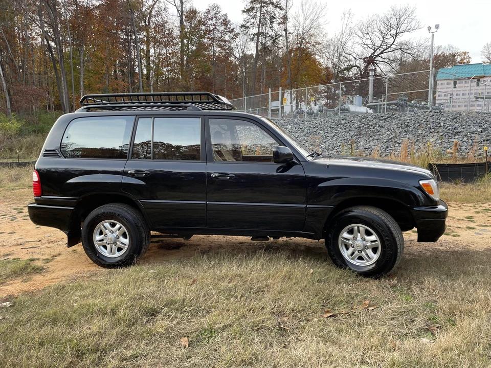 2000 Lexus LX 2nd Gen - Image 24 of 31