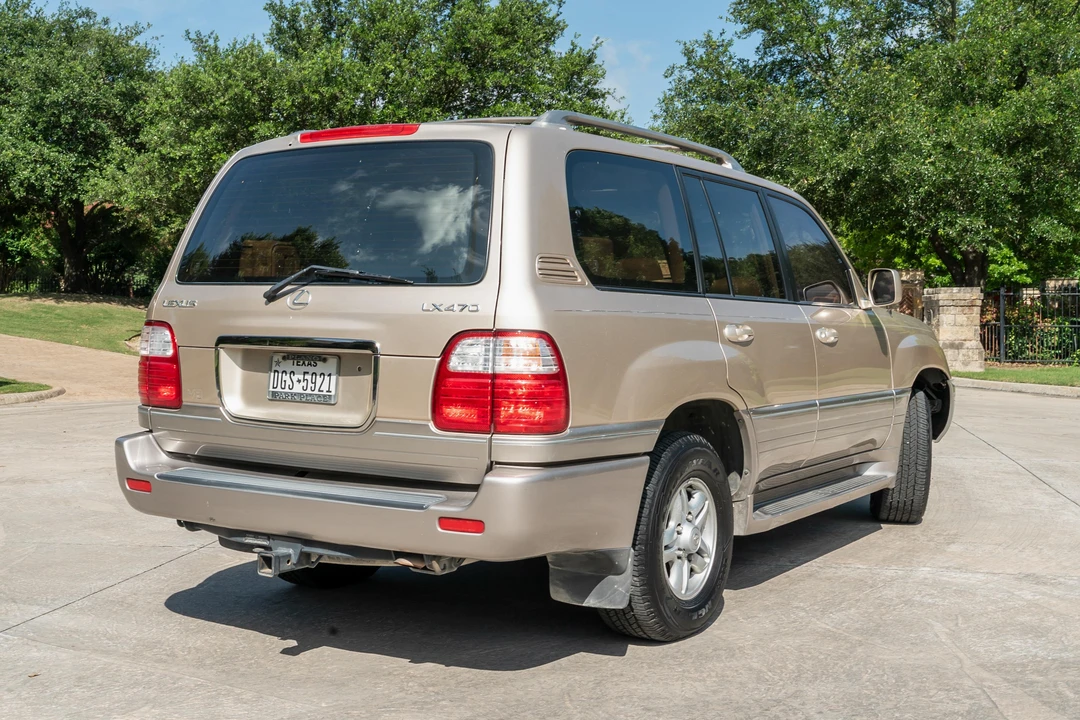 2000 Lexus LX 2nd Gen - Image 9 of 31