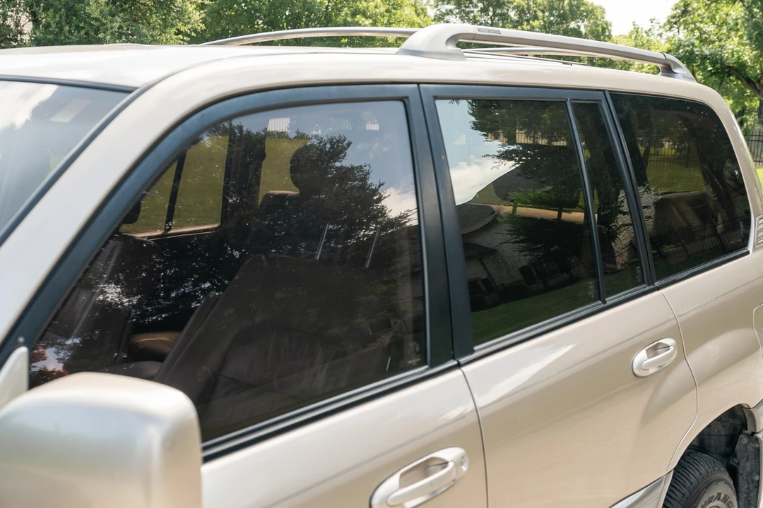 2000 Lexus LX 2nd Gen - Image 18 of 31