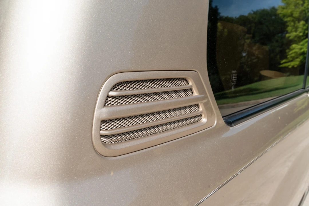 2000 Lexus LX 2nd Gen - Image 30 of 31