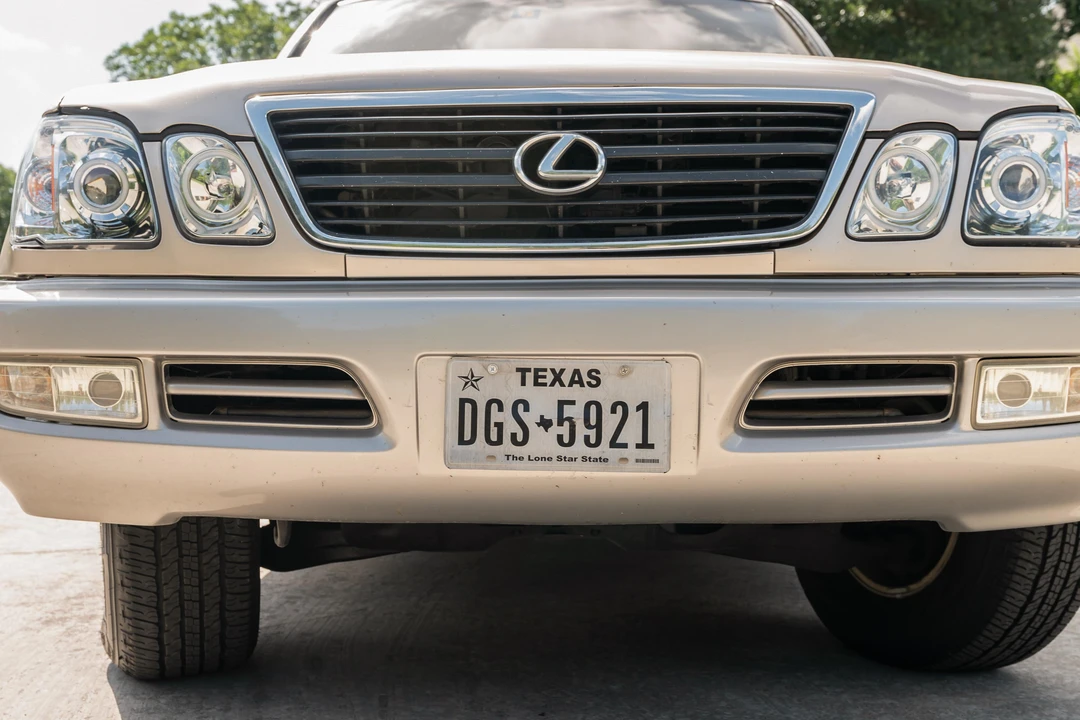 2000 Lexus LX 2nd Gen - Image 11 of 31
