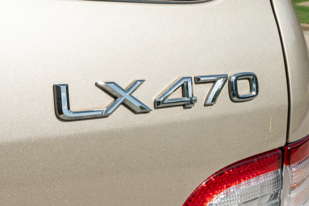 2000 Lexus LX 2nd Gen - Image 25 of 31