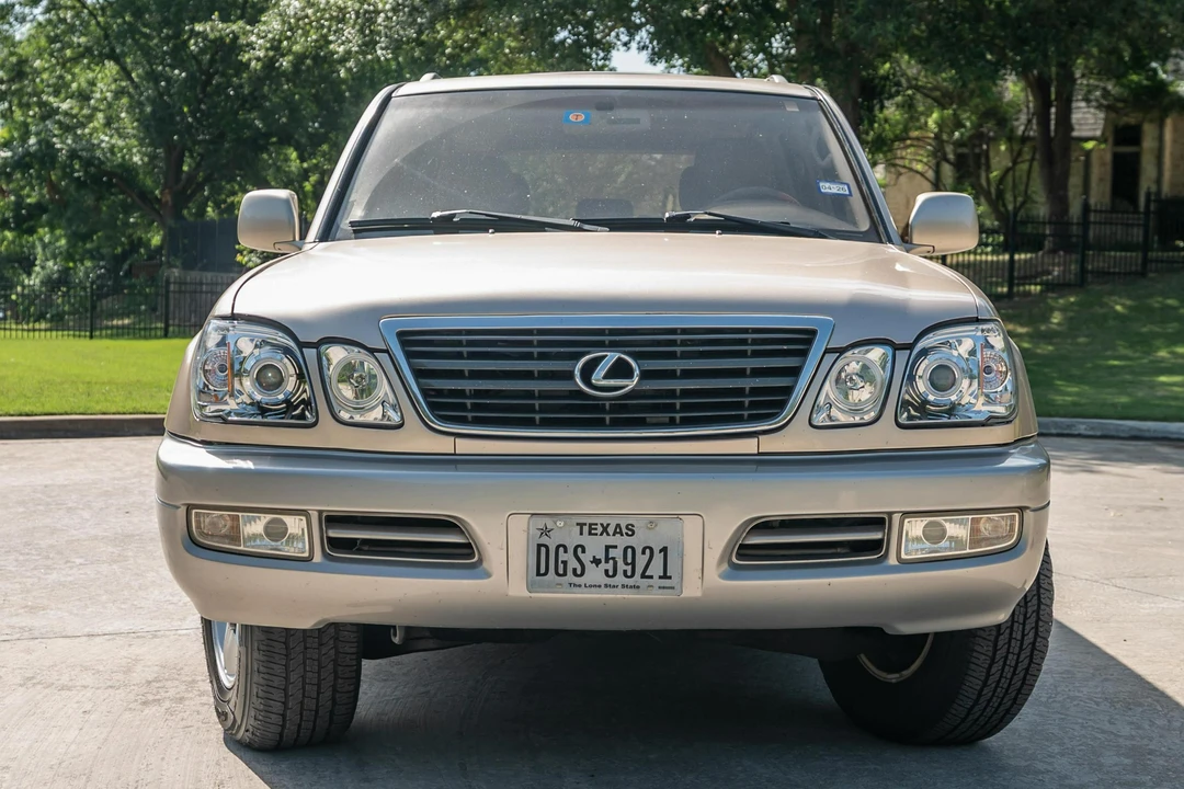 2000 Lexus LX 2nd Gen - Image 2 of 31