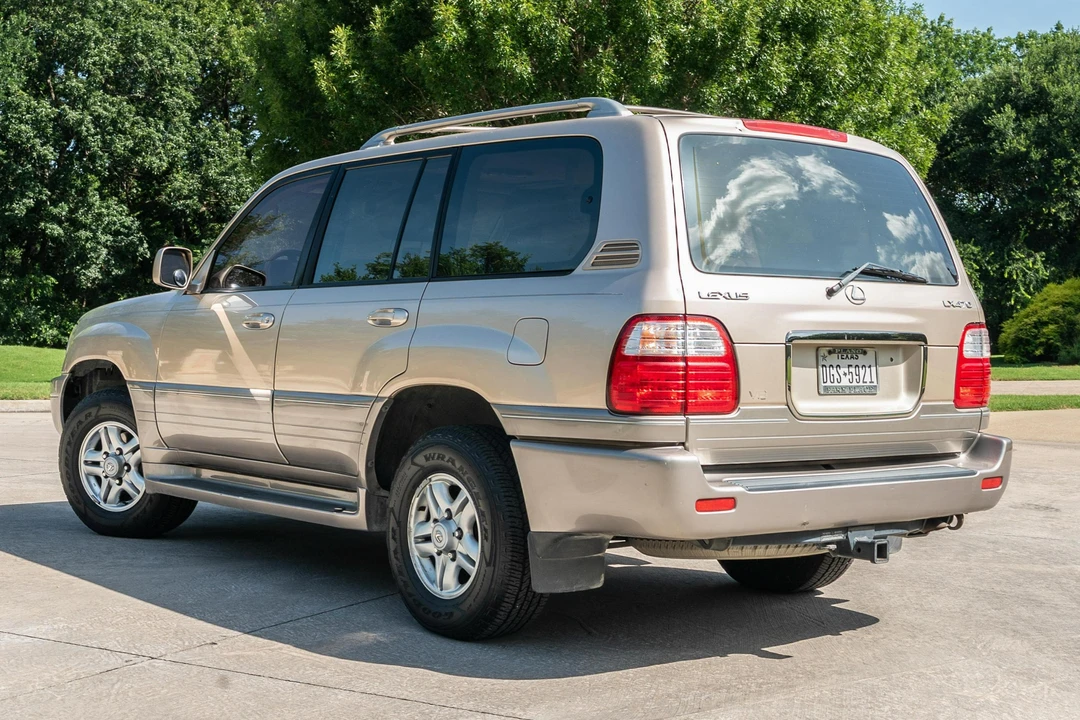 2000 Lexus LX 2nd Gen - Image 4 of 31