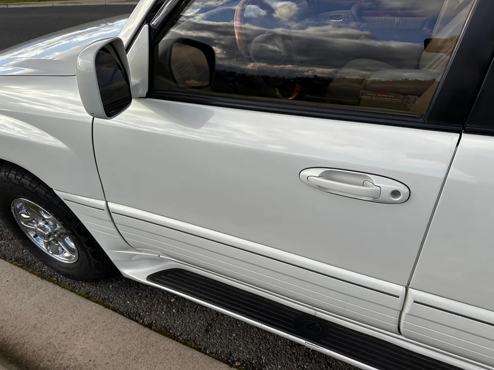2000 Lexus LX 2nd Gen - Image 22 of 31