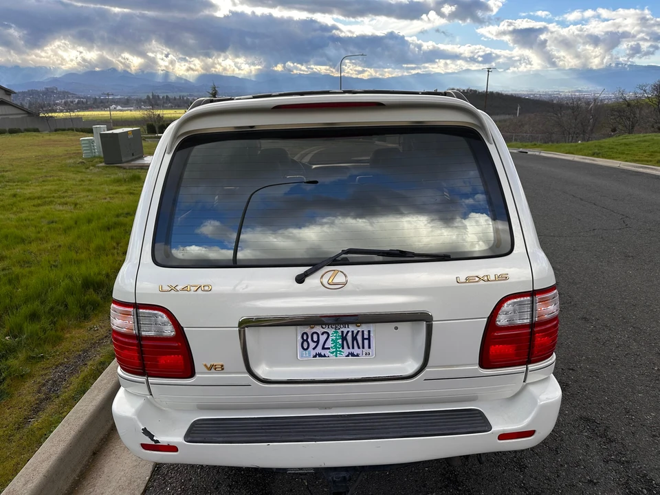 2000 Lexus LX 2nd Gen - Image 11 of 31