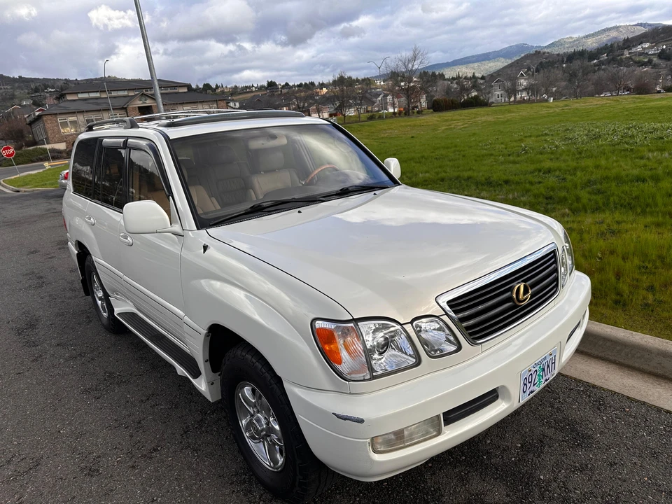 2000 Lexus LX 2nd Gen - Image 15 of 31
